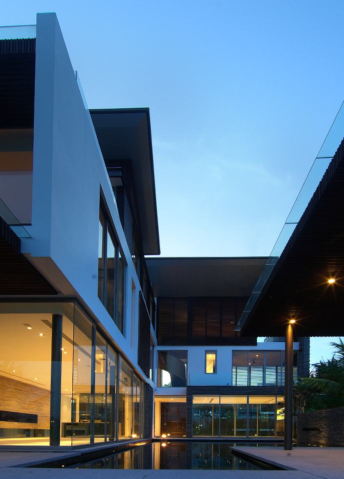 Cove Drive Residence Image 1